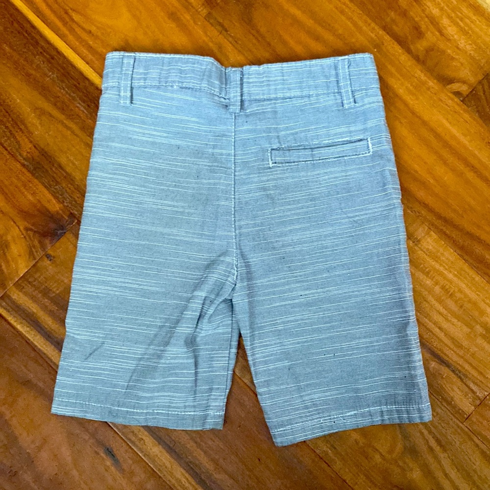 Boys Shorts Size 5 - Picture 2 of 3